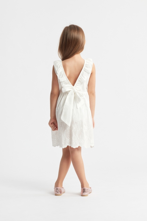 Emilie barnklänning, vit bomullsklänning barn, eleganta flickklänningar, barnmode, speciella tillfällen kläder barn, broderad barnklänning, prinsessklänning barn, familjehögtid barnkläder