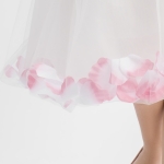 Alice barnklänning, festklänning barn, magisk barnklänning, blombladsapplikation, barnmode, speciella tillfällen barnklänning, säker barnklänning, andningsbar barnklänning, tyll barnklänning