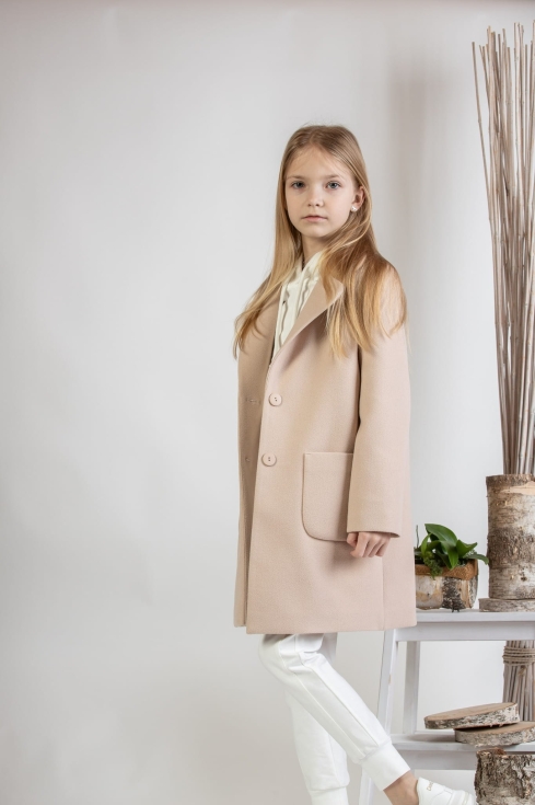 Premium Barnkappa, barnkläder, barnmode, formella barnkläder, speciella tillfällen barn, högkvalitativa barnkläder, polsktillverkade barnkläder, barnkappa för kyliga dagar, elegant barnkappa, festkläder för barn, barnkläder Sverige