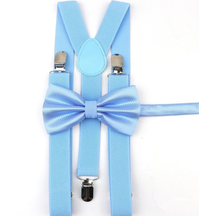 pojkset, eleganta hängslen, ljusblå fluga, unga herrar, stil och elegans, speciella tillfällen, barnmode, bekväm passform, klassisk touch, tidlös elegans