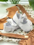 spädbarnsskor, vita skor, broderade hjärtan, babykomfort, säkerhet för barn, eleganta barnskor, högkvalitativa barnskor, första stegen skor