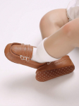 babyskor, bruna babyskor, eleganta babyskor, pojkskor, kvalitetsmaterial, komfort, säkerhet, speciella tillfällen, mjuk konstruktion, storlekar för babyskor