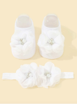 barnset, vita blommor, halkfria strumpor, mjukt hårband, barnkläder, elegans för barn, speciella tillfällen barnkläder, barnsäkerhet, unik design, presentidé för nya föräldrar