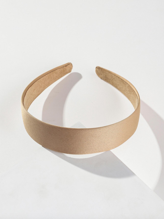 klassiskt hårband, beige hårband, flickhårband, elegant hårband, högkvalitativt hårband, barnaccessoarer, hårvård för barn, bekvämt hårband, hårtillbehör för flickor, stylisht barnmode