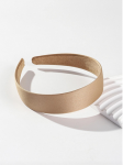 klassiskt hårband, beige hårband, flickhårband, elegant hårband, högkvalitativt hårband, barnaccessoarer, hårvård för barn, bekvämt hårband, hårtillbehör för flickor, stylisht barnmode