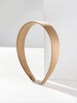 klassiskt hårband, beige hårband, flickhårband, elegant hårband, högkvalitativt hårband, barnaccessoarer, hårvård för barn, bekvämt hårband, hårtillbehör för flickor, stylisht barnmode
