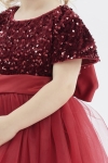 Elisa prinsessklänning, festklänning barn, bordo klänning flicka, paljettklänning barn, tiulklänning barn, barnmode fest, eleganta barnkläder, prinsesskläder barn, barnkläder online Sverige, flickklänning speciella tillfällen