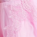 Fabienne barnklänning, rosa festklänning barn, broderad barnklänning, barnklänning för ceremonier, prinsessklänning barn, barnmode, eleganta barnkläder, barnklänning för bröllop, barnkläder för dop