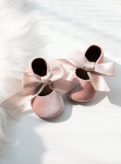 sammetsbabyskor, eleganta babyskor, babyskor med rosett, dopskor, festskor för bebis, mjuka babyskor, barnskor för högtider