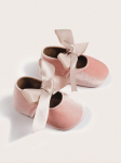 sammetsbabyskor, eleganta babyskor, babyskor med rosett, dopskor, festskor för bebis, mjuka babyskor, barnskor för högtider
