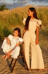 Flicka i Jumpsuit Beatrice vid bröllop, elegant och bekväm