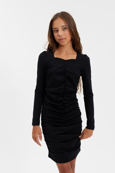 Svart långärmad flickklänning Madison framifrån med rynkad mittsöm