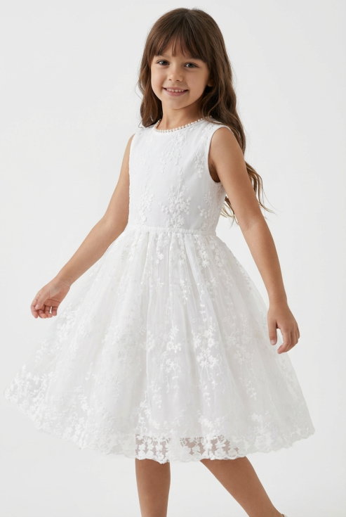 festklänning barn, vit klänning flicka, brudnäbbsklänning, barnkläder fest, broderad klänning barn, sommarklänning barn, finkläder barn
