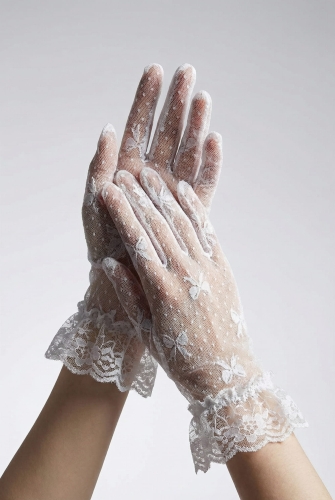 Spetshandskar för barn – elegans till högtidliga tillfällen