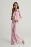 festlig flickkostym emi i rosa färg bakifrån, flickkostym detalj, festlig kostym för flicka, kvalitetsutförande