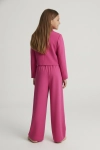 festlig flickkostym emi i fuchsia färg materialdetalj, kvalitetstyger, flickkostym ZOYA, omsorgsfullt utförande