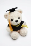 examensnalle i ljus beige, studentnalle med hatt, examenspresent barn, minnesgåva skolavslutning, nalle med diplom, ZOYA Fashion