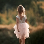 änglaklänning, flickklänning, tutuklänning, spets och tyll, eleganta barnkläder, barnmode, festklänning för flickor, dansklänning för barn, klänning med pärlbroderi, barnkläder online